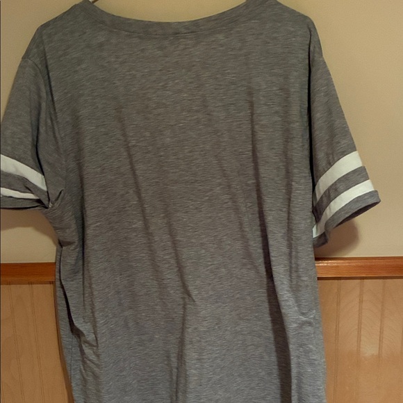 Amazon Essentials Gray Heart Pattern Tee - Picture 3 of 4